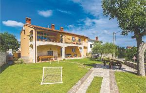 2 Bedroom Lovely Apartment In Orbanici