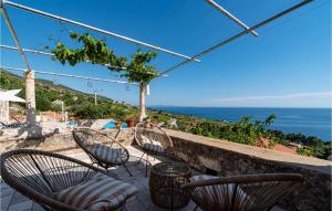 Two-Bedroom Holiday Home In Mokalo