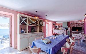 Two-Bedroom Holiday Home In Mokalo