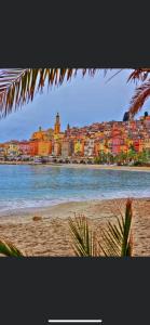 Appartements Menton centre Vue imprenable sur mer et jardin Bioves : photos des chambres