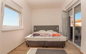 Cozy Apartment In Brodarica With Wifi