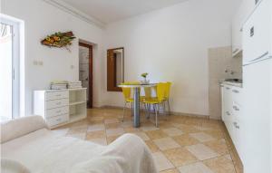 Awesome Apartment In Porec With 2 Bedrooms And Wifi