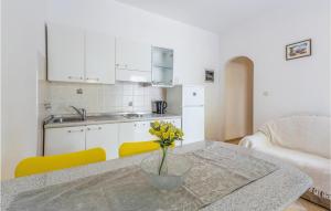 2 Bedroom Beautiful Apartment In Porec 