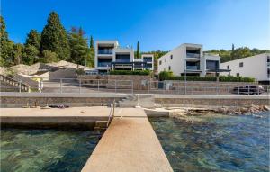 2 Bedroom Lovely Apartment In Omisalj