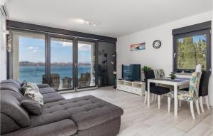 2 Bedroom Pet Friendly Apartment In Omisalj 
