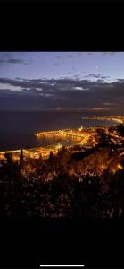 Appartements Menton centre Vue imprenable sur mer et jardin Bioves : photos des chambres