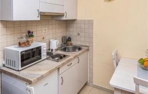 Lovely Apartment In Podstrana With Wifi
