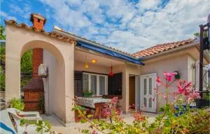 Gorgeous Apartment In Cres With Kitchen - Loznati