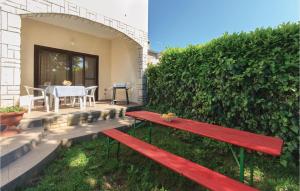 1 Bedroom Amazing Apartment In Sisan