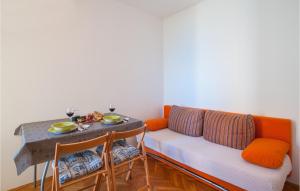 Awesome Apartment In Podstrana With 1 Bedrooms And Wifi