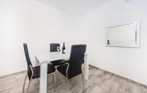 1 Bedroom Beautiful Apartment In Sv,petar 