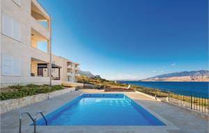 Amazing apartment in Pag with 2 Bedrooms WiFi and Outdoor swimming pool