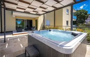 Lovely Apartment In Kostrena - Žurkovo