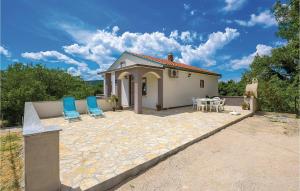 2 Bedroom Awesome Apartment In Grizane