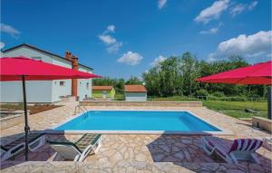 Beautiful Apartment In Sv,lovrec With Wifi And Outdoor Swimming Pool