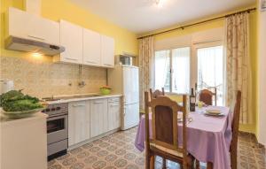 Awesome Apartment In Fazana With 2 Bedrooms And Wifi