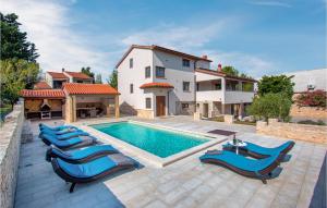 Amazing Home In Premantura With 5 Bedrooms, Wifi And Outdoor Swimming Pool