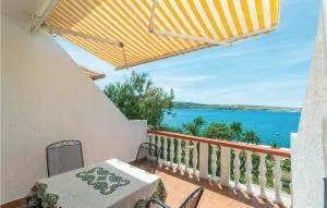 Lovely Apartment In Kustici With Wifi - كوستيتشي