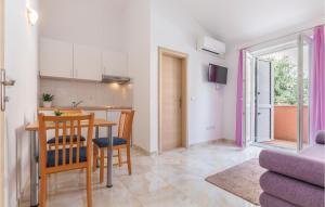 Awesome Apartment In Baska Voda With 1 Bedrooms And Wifi