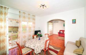 Apartment Kastel Kambelovac With Bath