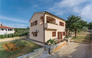 Two-Bedroom Apartment In Radmani