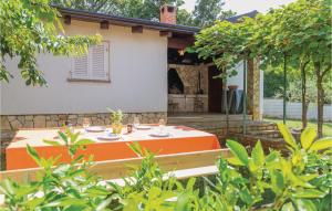 Two-Bedroom Apartment In Radmani