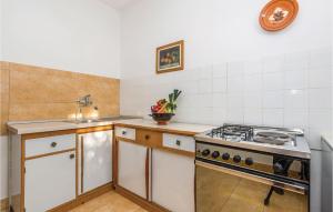 Awesome Apartment In Banjol With 2 Bedrooms And Wifi