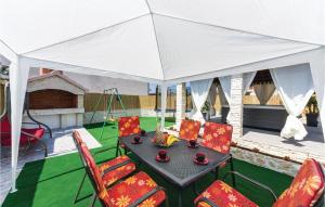2 Bedroom Pet Friendly Home In Sukosan 