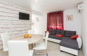 2 Bedroom Pet Friendly Home In Sukosan 