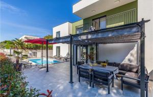 4 Bedroom Cozy Home In Medulin