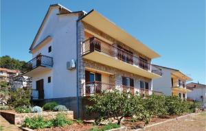 Awesome Apartment In Jelsa With Kitchenette