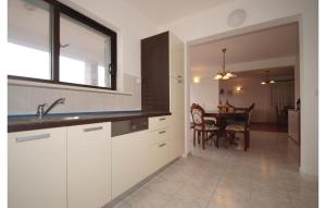 Gorgeous Apartment In Korcula With Kitchen