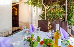 Gorgeous Apartment In Rabac With Wifi 