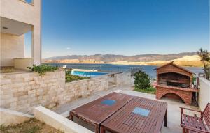 Beautiful Apartment In Pag With 1 Bedrooms, Wifi And Outdoor Swimming Pool