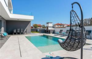 Gorgeous Home In Premantura With Wifi 