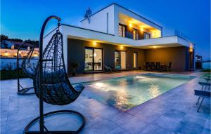 Gorgeous Home In Premantura With Wifi