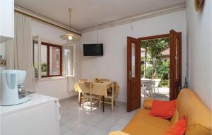 Nice Apartment In Supetar With Wifi