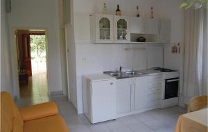 Nice Apartment In Supetar With Wifi