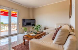 Amazing Apartment In Vodnjan With House Sea View 