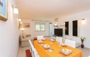 1 Bedroom Nice Apartment In Njivice