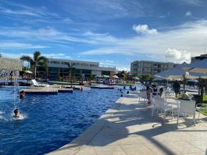 Muro Alto Condomínio Clube Apto 219