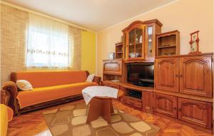 Awesome Apartment In Sveti Juraj With 2 Bedrooms And Wifi