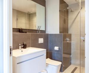 Trendy 2 bedroom apartment in Greenpoint, Cape Town.