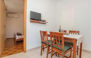 Amazing Apartment In Brodarica With 1 Bedrooms And Wifi