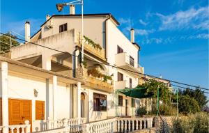 2 Bedroom Nice Apartment In Stara Baska