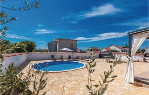 Beautiful Home In Pakostane With 2 Bedrooms, Outdoor Swimming Pool And Wifi