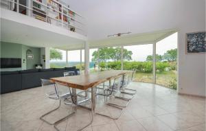 5 Bedroom Gorgeous Home In Poulx