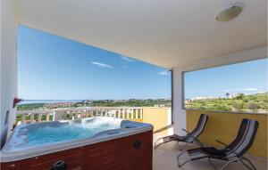 Amazing Apartment In Zrnovnica