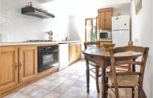 Stunning Apartment In Calcatoggio