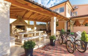 Three-Bedroom Holiday Home In Galizana